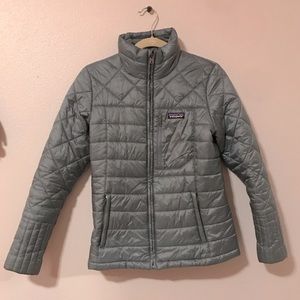 Womens Patagonia puffy jacket, size small. Lightly worn and in beautiful shape.
